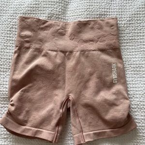 Pink camo adapt gymshark shorts!